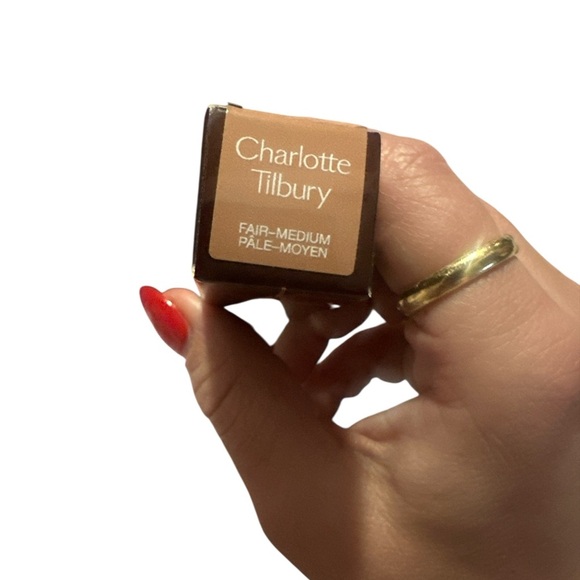 Charlotte Tilbury Gold Bronzer & Contour - Picture 3 of 5